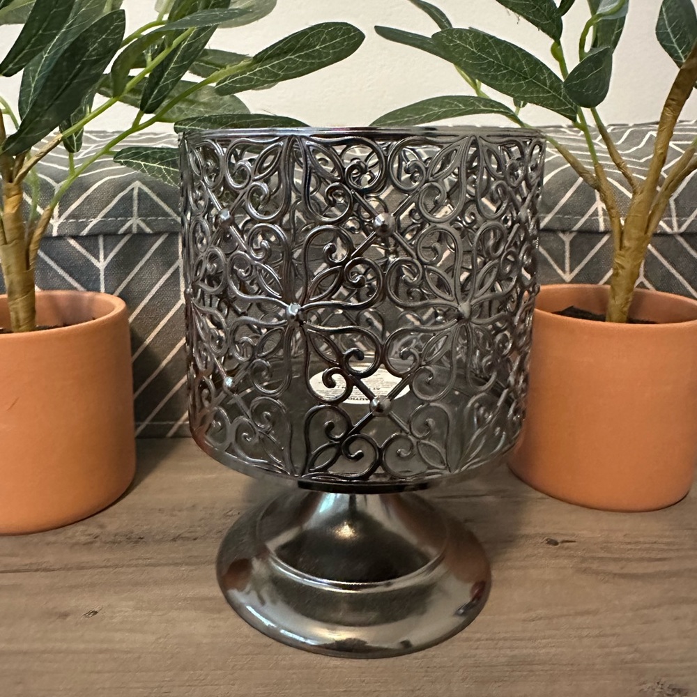 Brand New Bath and Body Works 3-Wick Candle Pedestal